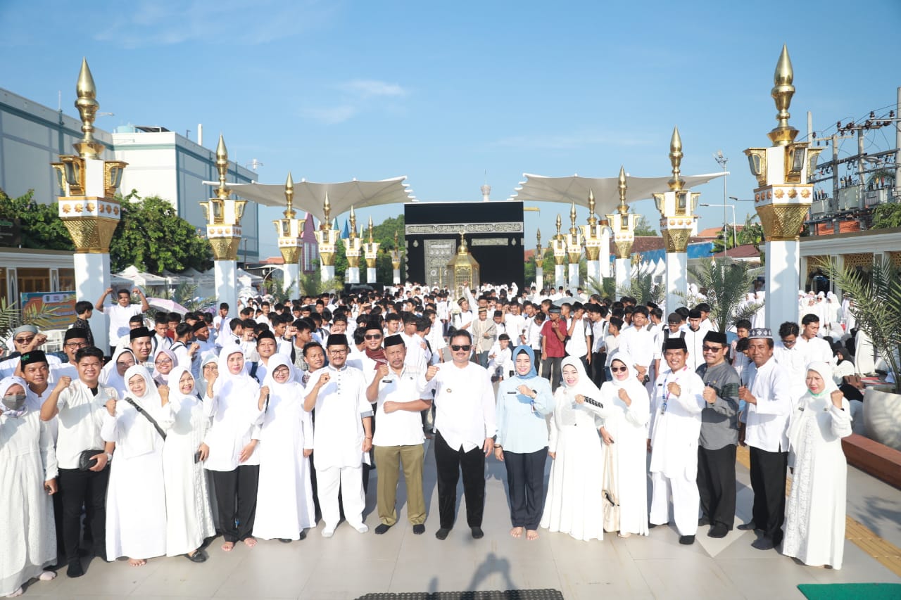 Foto 8 dari 14: Hadiri Peringatan Isra Mi’raj SMPN 7 dan 14 di PRC, Wali Kota Harap Jadi Momentum Mempertebal Keimanan
