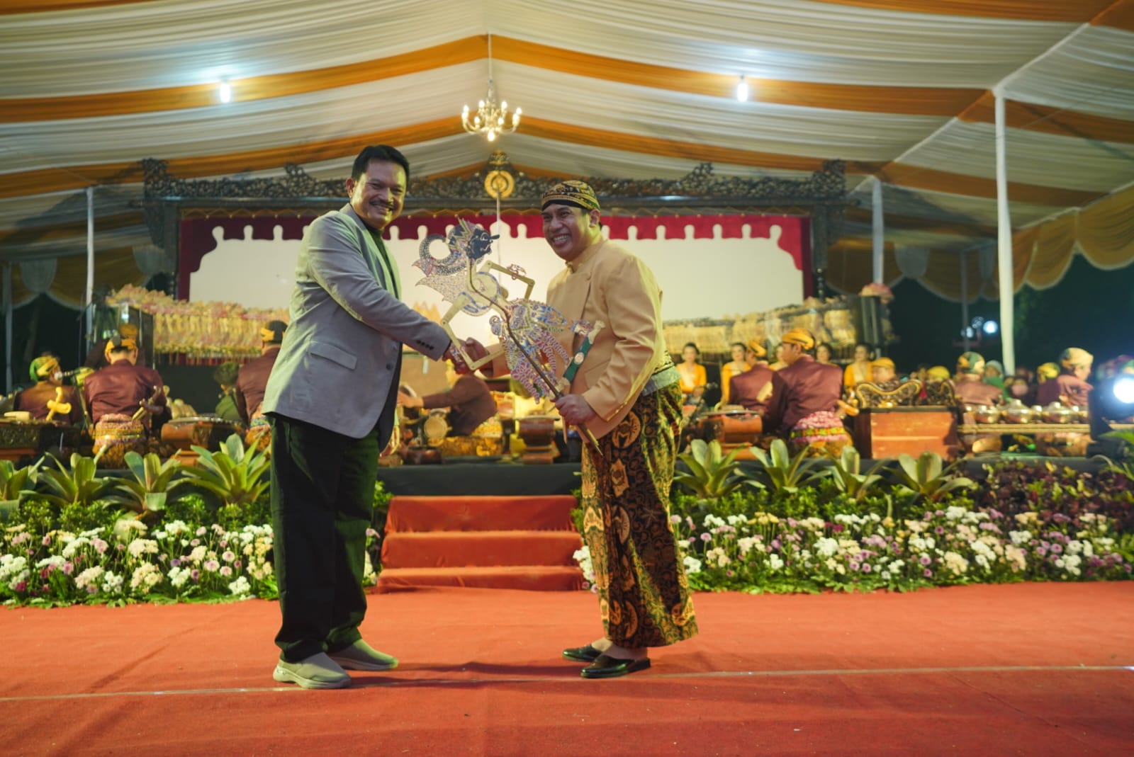 Foto 1 dari 14: Beri Hiburan Masyarakat, Wali Kota Gelar Event Wayang Kulit