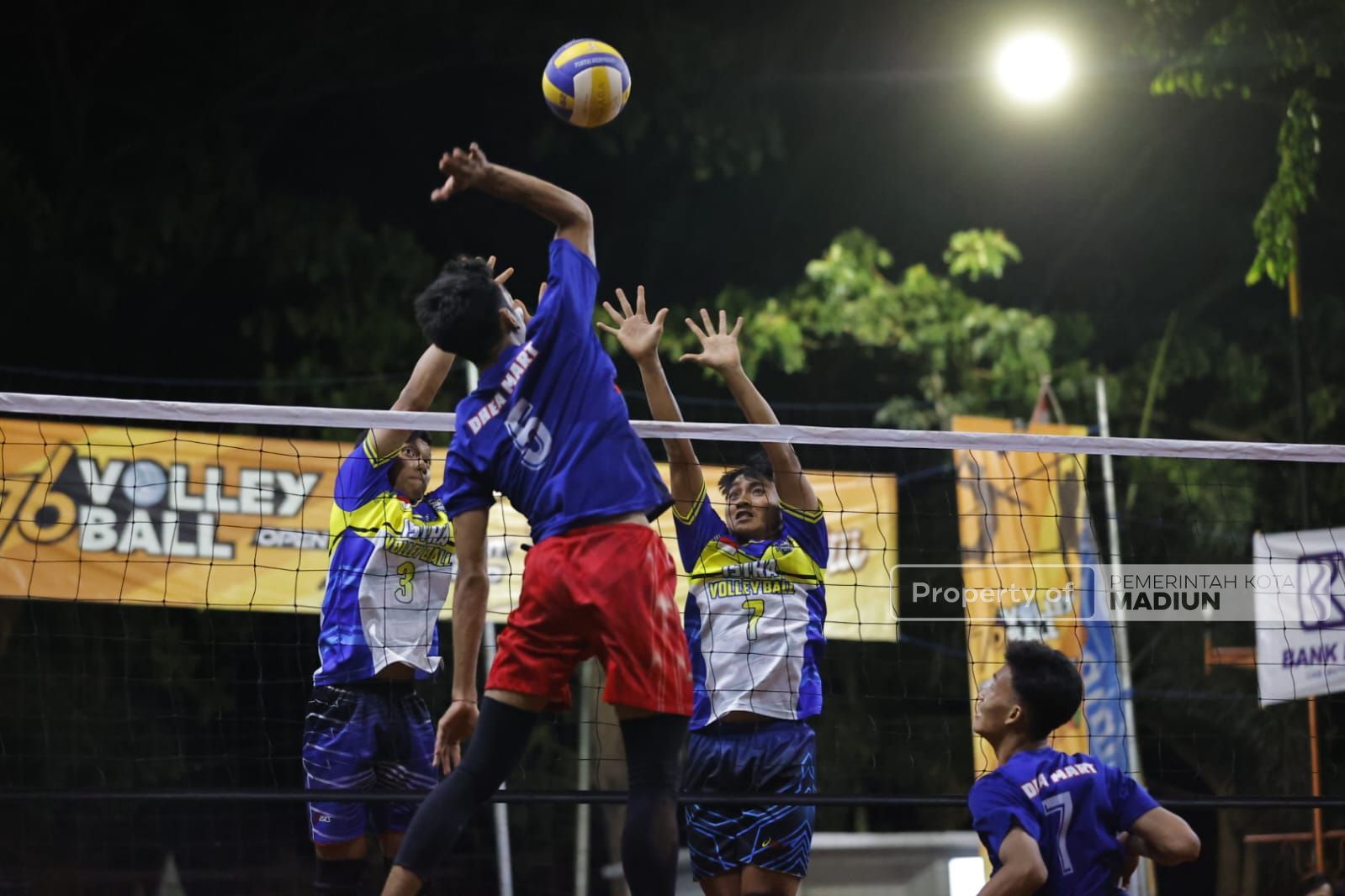 Foto 4 dari 9: Turnamen Bola Voli Andika Cup Berikan Banyak Manfaat Positif, Wali Kota Apresiasi Hadirnya Kejuaraan