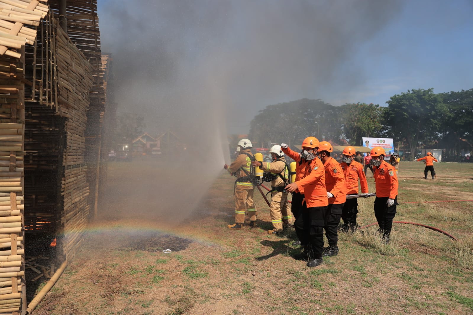 Foto 1 dari 9: Antisipasi Kebakaran, Pj Wali Kota Buka Pelatihan dan Simulasi Penanggulangan Kebakaran