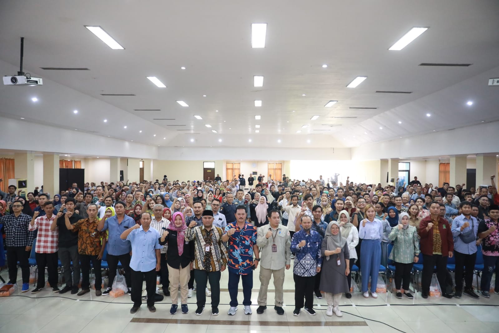 Foto 7 dari 8: Gelar Bimtek KPPS Hingga Cek Gudang Logistik Pemilu, Wali Kota Apresiasi Kinerja KPU