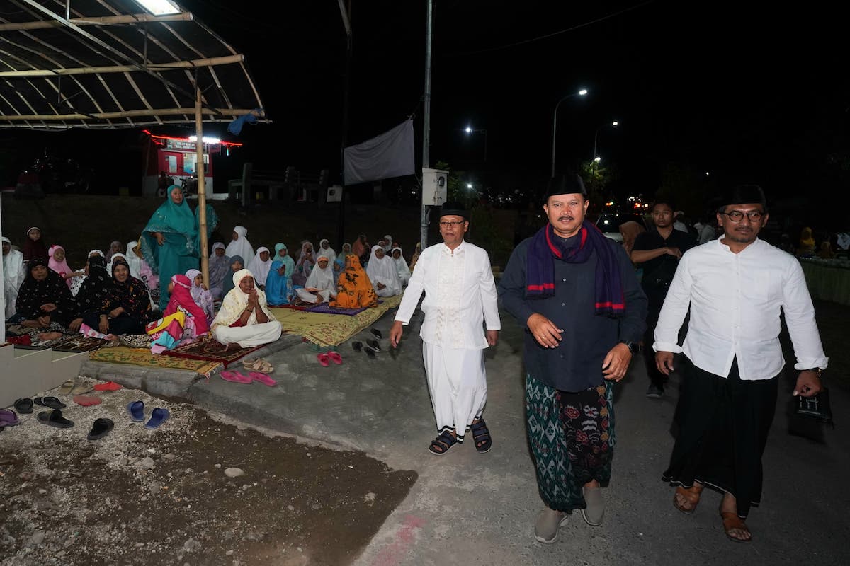 Isya Berjamaah Di Musala Al Muttaqin, Wali Kota Ajak Warga Dukung Pembangunan Kota