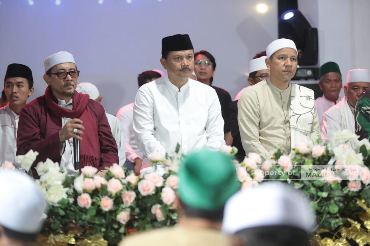 Foto utama berita: Hadiri Peringatan Maulid Nabi Muhammad SAW, Wali Kota Ajak Masyarakat Tingkatkan Iman dan Taqwa