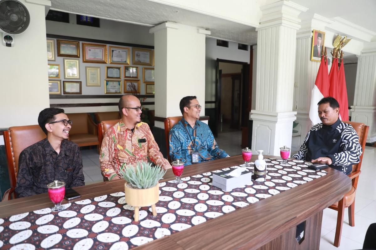Foto 6 dari 14: Layani Lima Audiensi, Wali Kota Bahas Investasi Hingga Kerja Sama Pembangunan Di Kota Madiun
