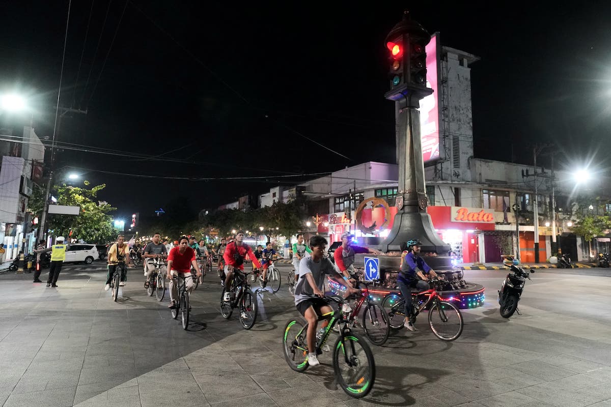 Foto 2 dari 23: Beragam Keseruan Gowes Malam, Wali Kota Apresiasi Antusiasme Masyarakat