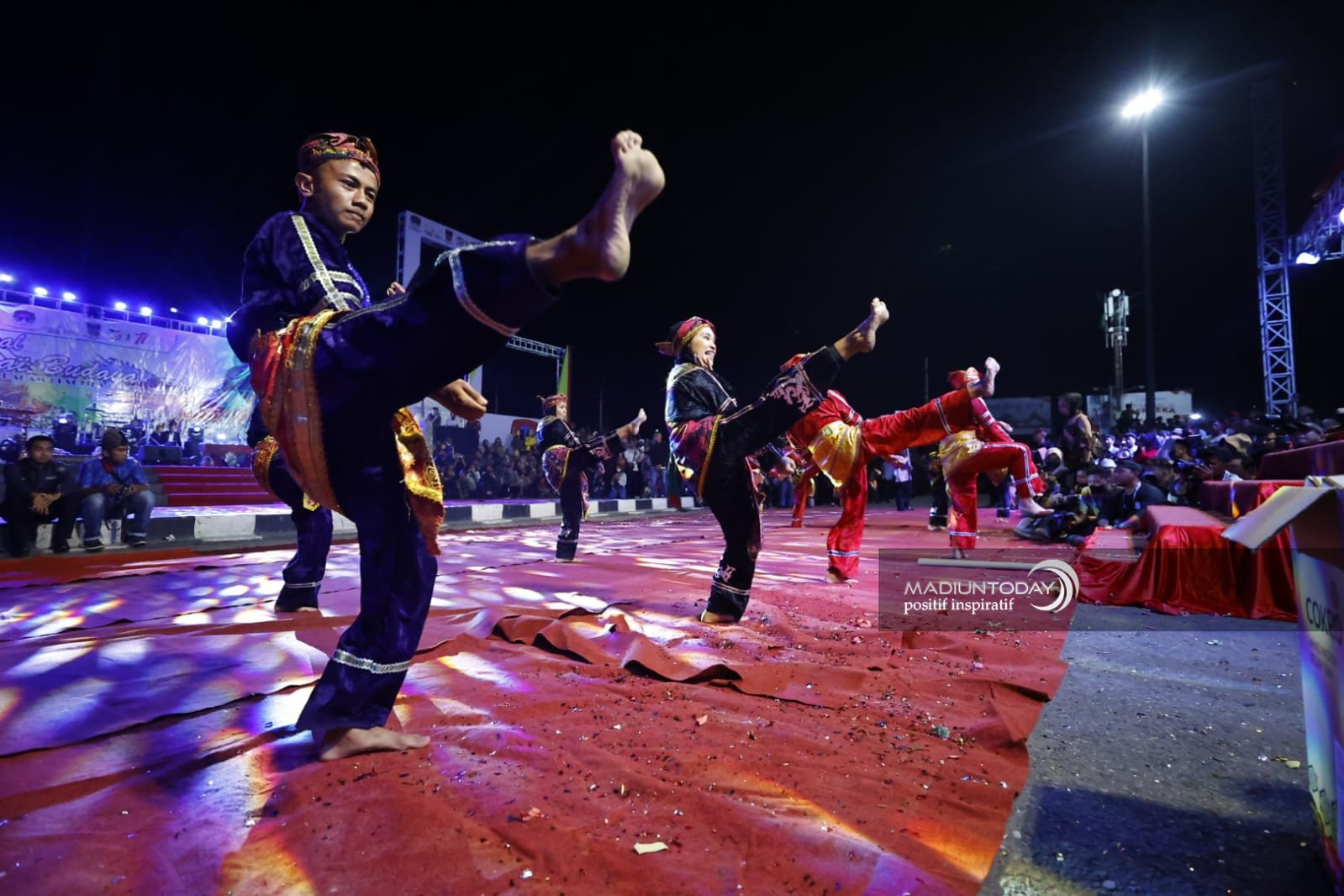 Tampil Optimal Dalam Pawai Budaya Apeksi XV, Kota Madiun Usung Pendekar Hingga Bagi-Bagi Bluder