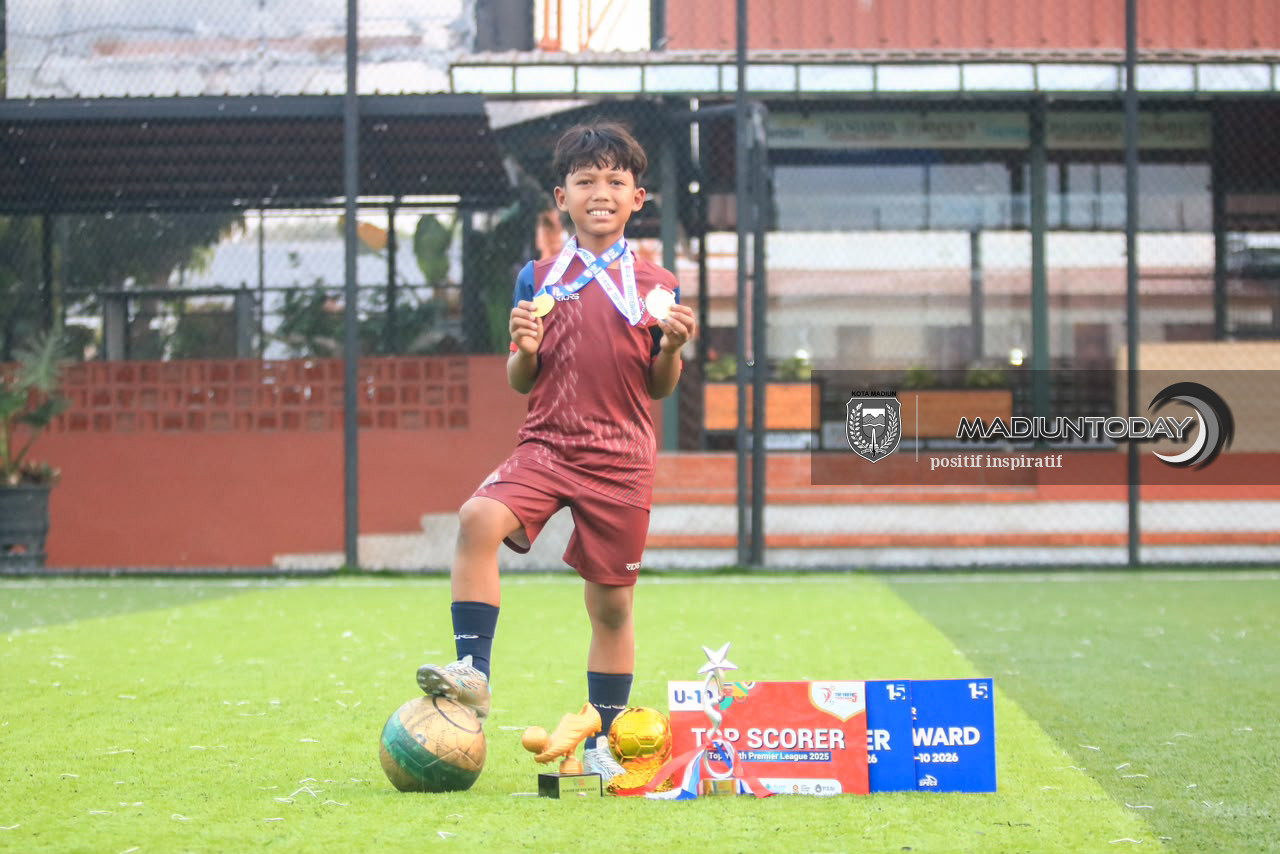 Foto utama berita: Kantongi Puluhan Kejuaraan di Usia 10 Tahun, Pesepak Bola Cilik Kota Pendekar Ini Dipercaya Jadi Kapten di Ibu Kota