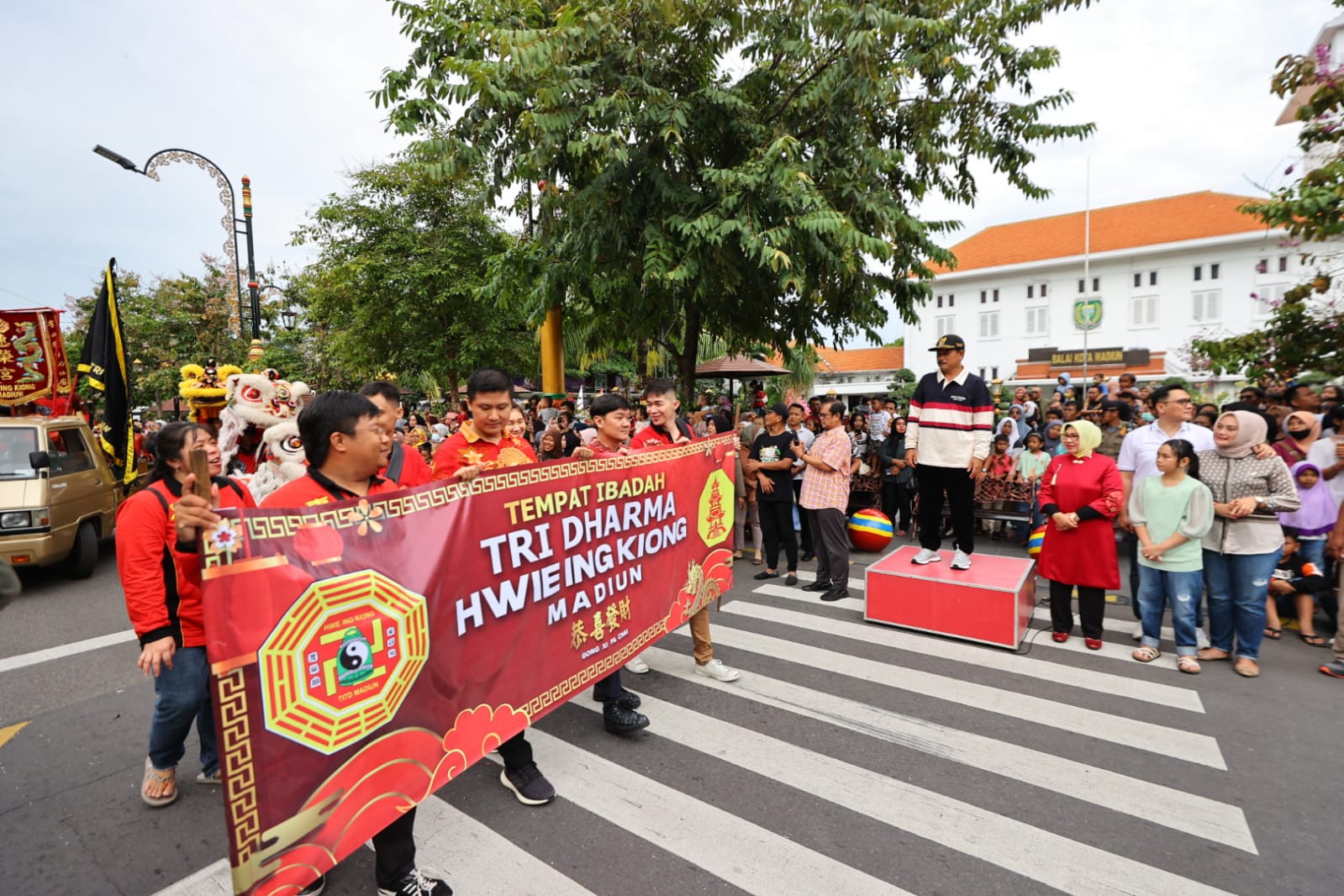 Foto 1 dari 9: Pawai Barongsai Meriahkan Imlek, Wali Kota: Keberagaman Bagian dari Daya Tarik Kota Madiun