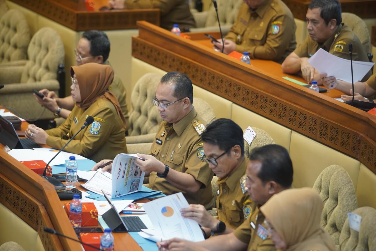 Foto 12 dari 14: Pj Wali Kota Ikuti Rapat Kerja dan RDP Bersama Komisi II DPR RI, Bahas Persiapan dan Kesiapan Pilkada