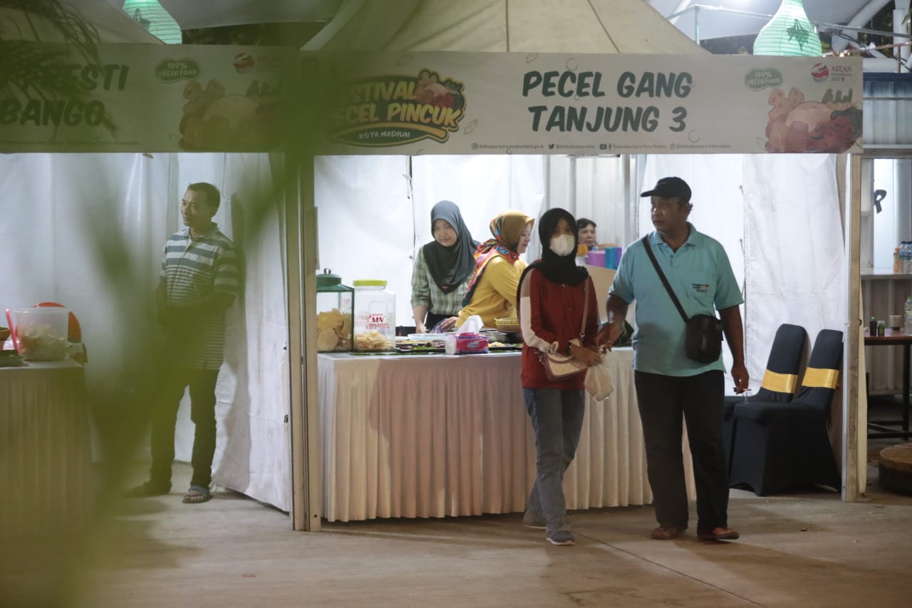 Foto 3 dari 8: Jangan Khawatir, Festival Pecel Pincuk Masih Digelar hingga 29 April