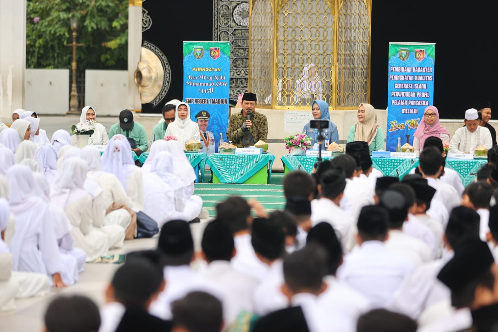 Foto 5 dari 8: Hadiri Peringatan Isra Mi’raj di Kawasan PRC, Wali Kota  Harap Jadi Momentum Teladani Sikap Rasullah