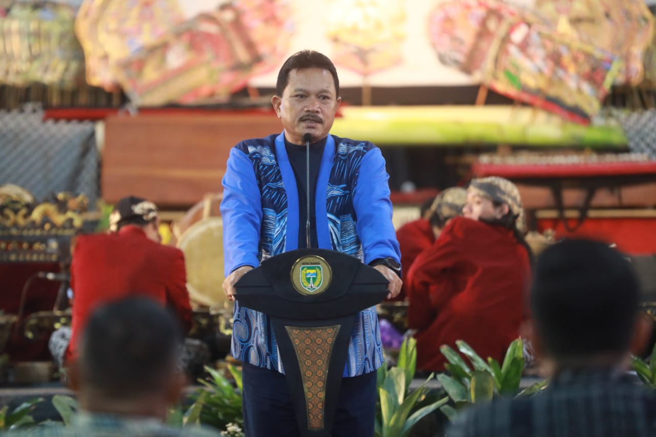 Foto 1 dari 8: Gebyar Akhir Tahun, Pemkot Gelar Pementasan Wayang Di Halaman Balai Kota Madiun