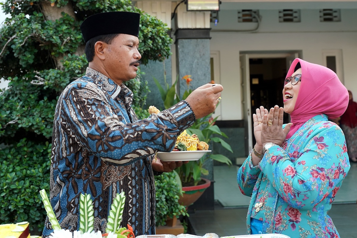 Foto 12 dari 26: Peringati Hari Ibu Ke-95, Wali Kota Gelar Upacara Bendera Hingga Perayaan Bersama Organisasi Wanita Kota Pendekar