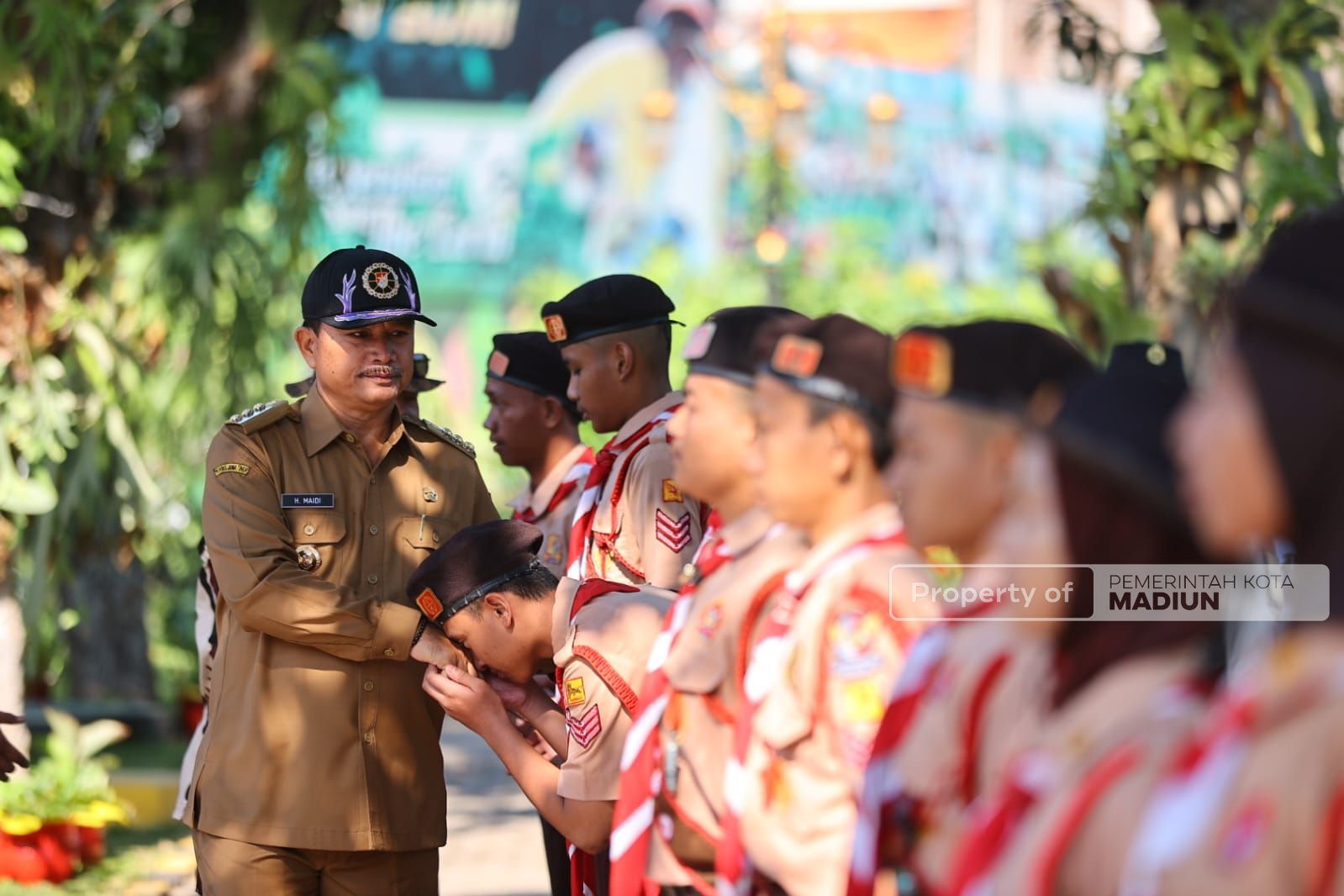 Foto 4 dari 9: Berangkatkan Kontingen Jambore, Wali Kota Pesan Jaga Nama Baik Kota Pendekar