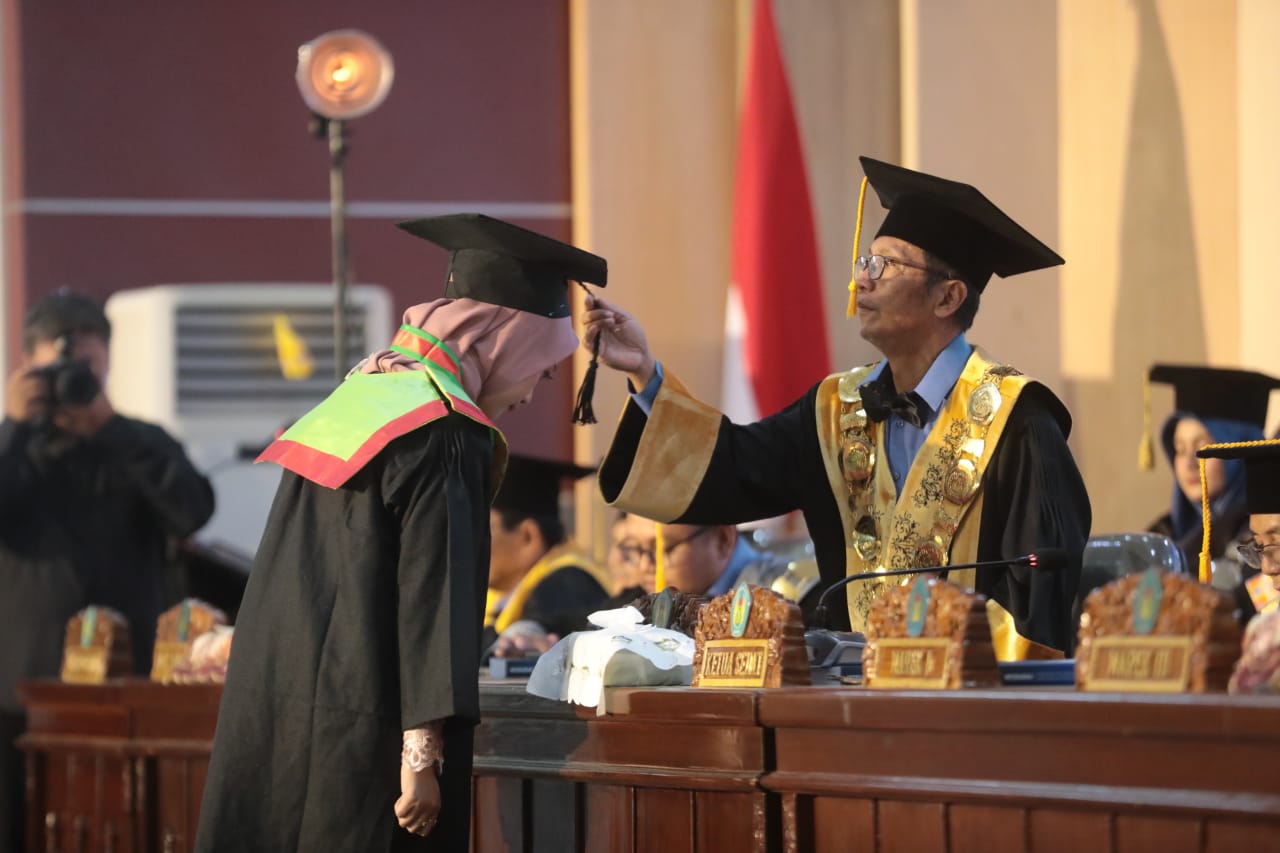 Foto 9 dari 13: Hadiri Wisuda Unipma, Wali Kota Maidi: Wisudawan Agen Perubahan