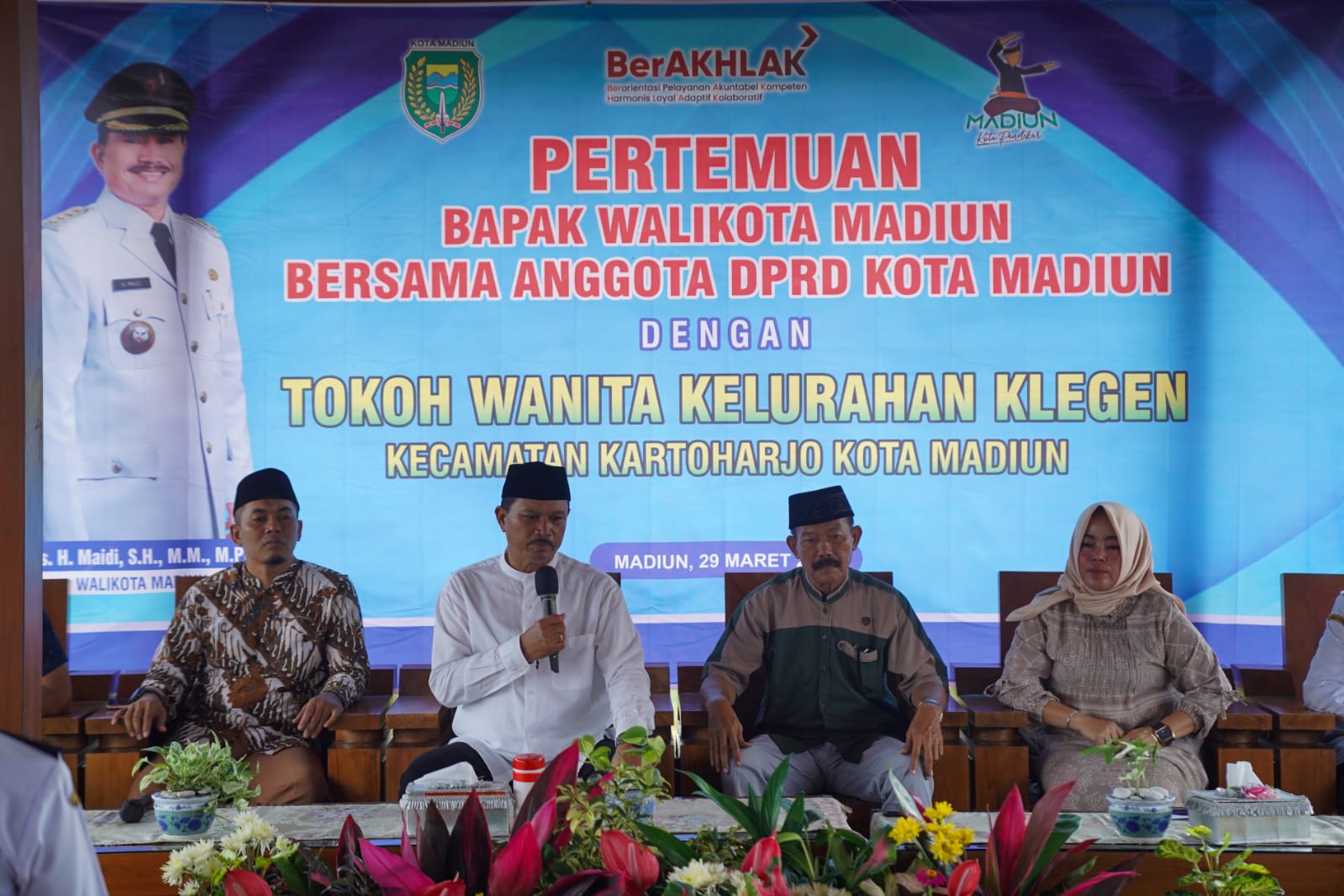 Foto utama berita: Bertemu Warga Kelurahan Kanigoro dan Klegen, Wali Kota Sampaikan Program Kini dan Mendatang