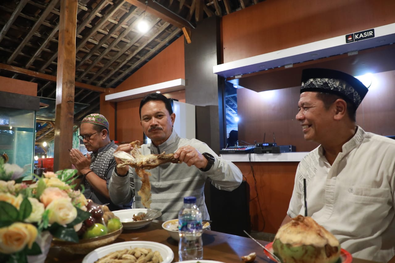 Foto 3 dari 8: Resmikan Grill Bebakaran, Wali Kota: Menambah Pilihan Kuliner Wisatawan