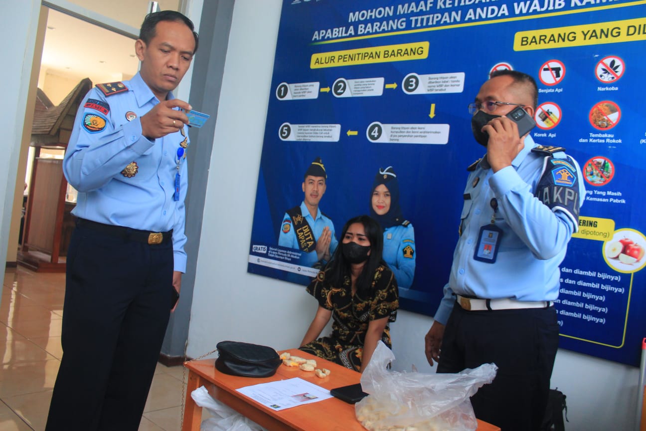 Foto 3 dari 4: Selundupkan Kue Isi Narkoba, Petugas Lapas Pemuda Madiun Tahan Warga Surabaya