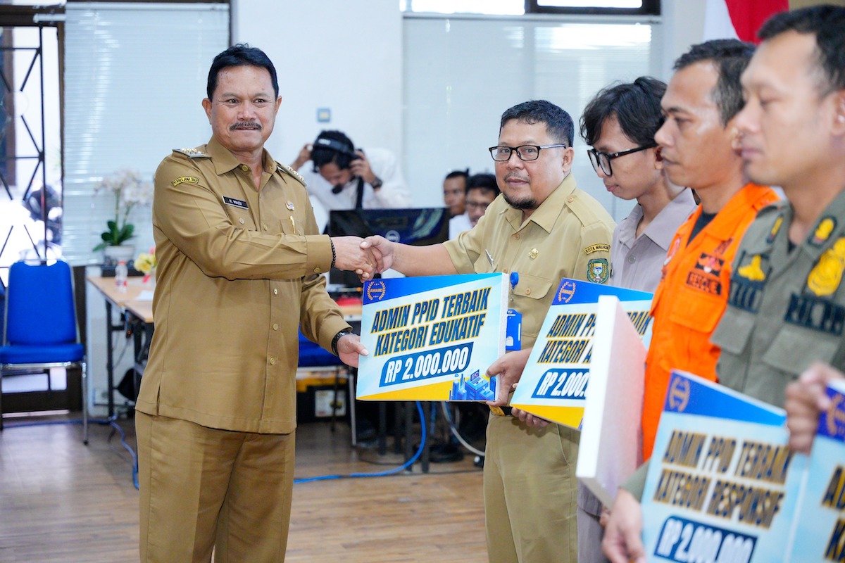 Foto 5 dari 8: Hadiri PPID Award, Wali Kota : Informasi Terbuka Itu Penting