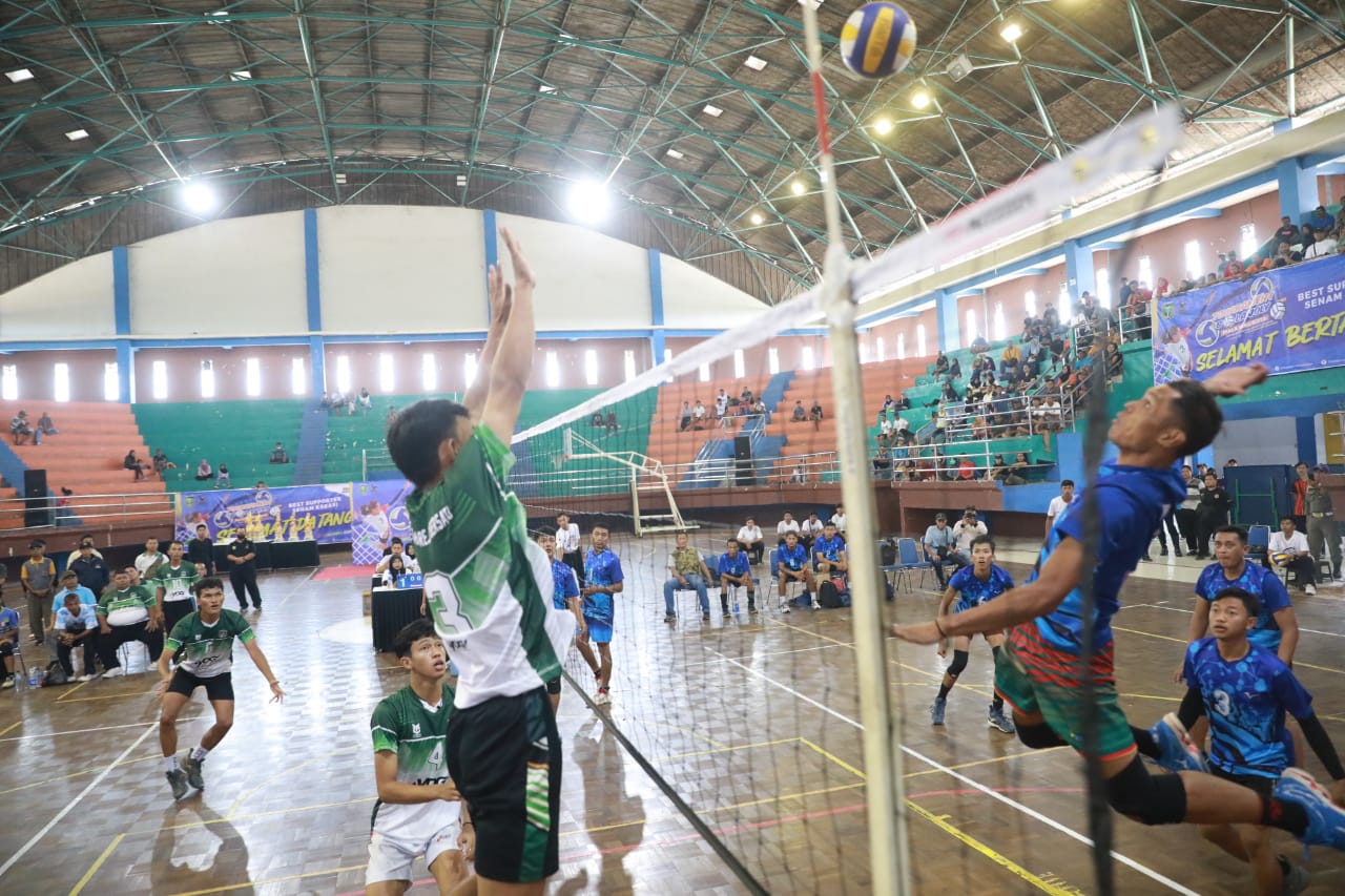 Foto 3 dari 13: Tutup Turnamen Bola Voli Antar Kelurahan, Wali Kota Bari Apresiasi Kepada Para Pemenang